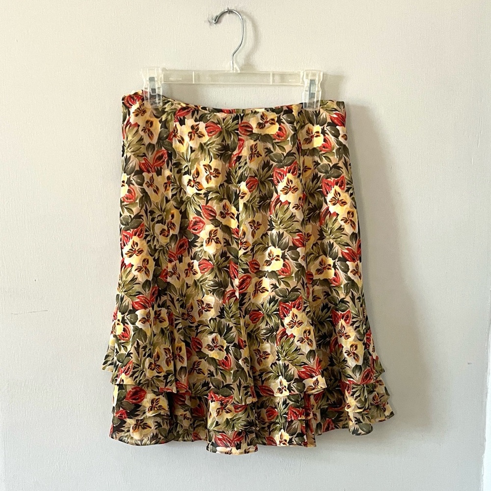 Dana Buchman Floral spring  A-Line Skirt in Beige, Olive & Red